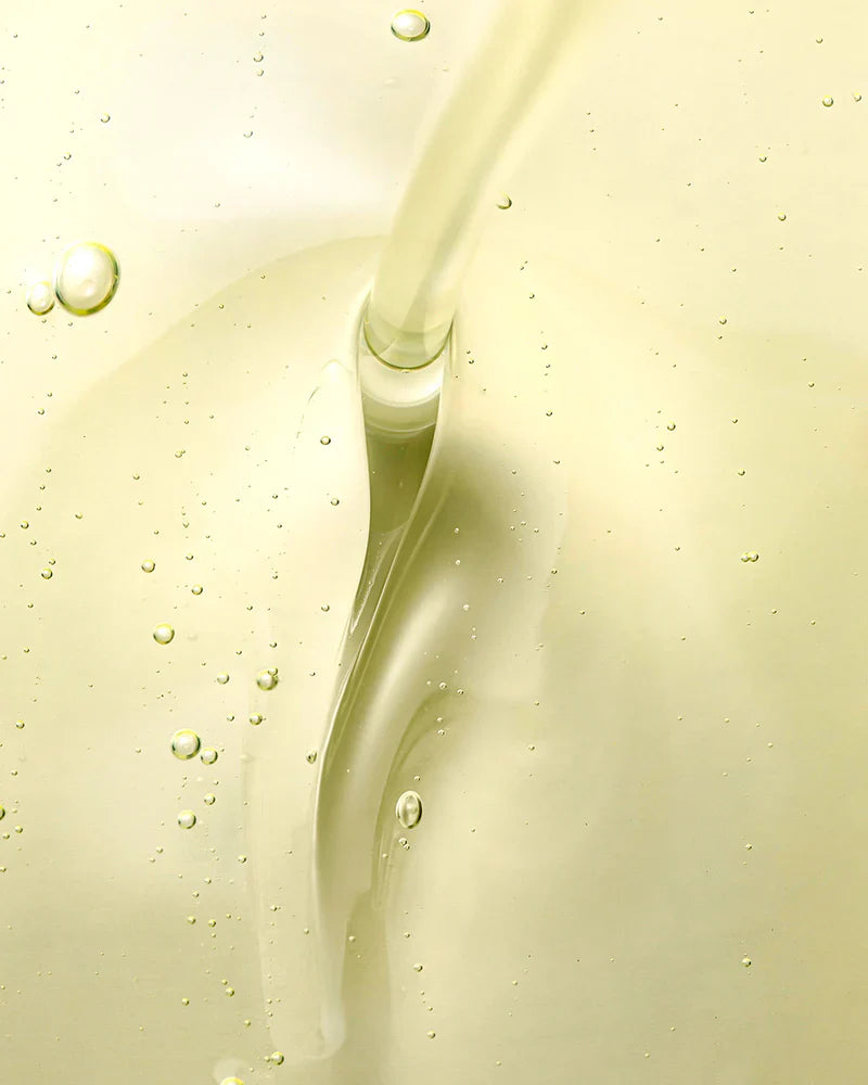 Aceite limpiador Anua Heartleaf textura ligera sobre piel
