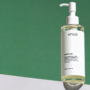 Aceite limpiador Anua Heartleaf textura ligera sobre piel