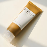 Limpiador facial en espuma Madagascar Centella Ampoule Foam textura cremosa