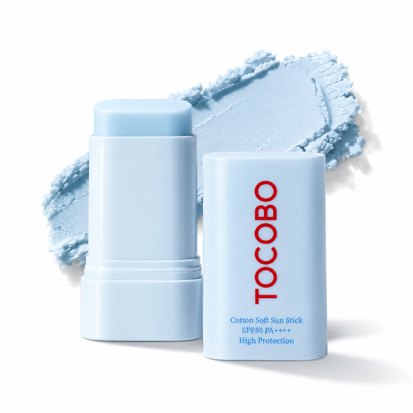 Protector solar en barra Tocobo Cotton Soft Sun Stick SPF50+ PA++++ junto a su textura azul
